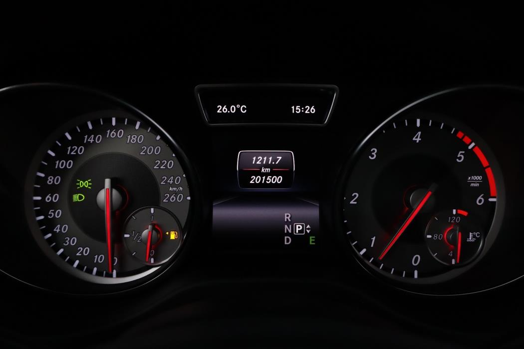 MERCEDES-BENZ GLA 2014