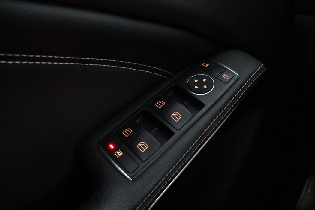 MERCEDES-BENZ GLA 2014