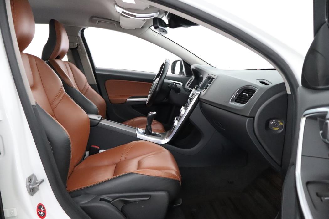 VOLVO V60 2015