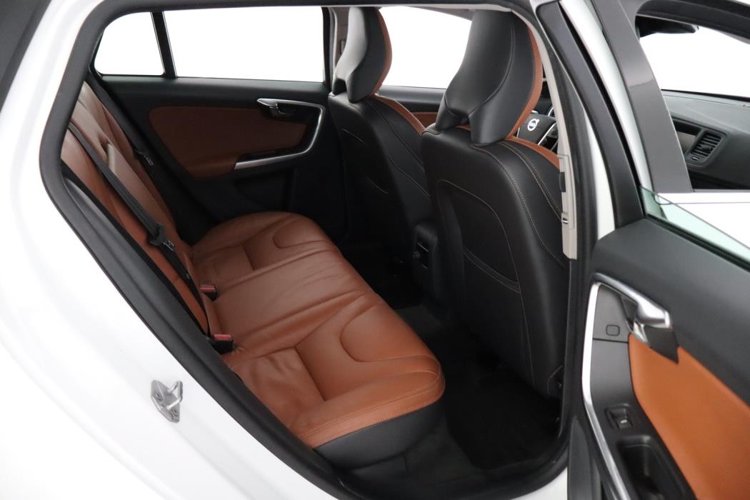 VOLVO V60 2015