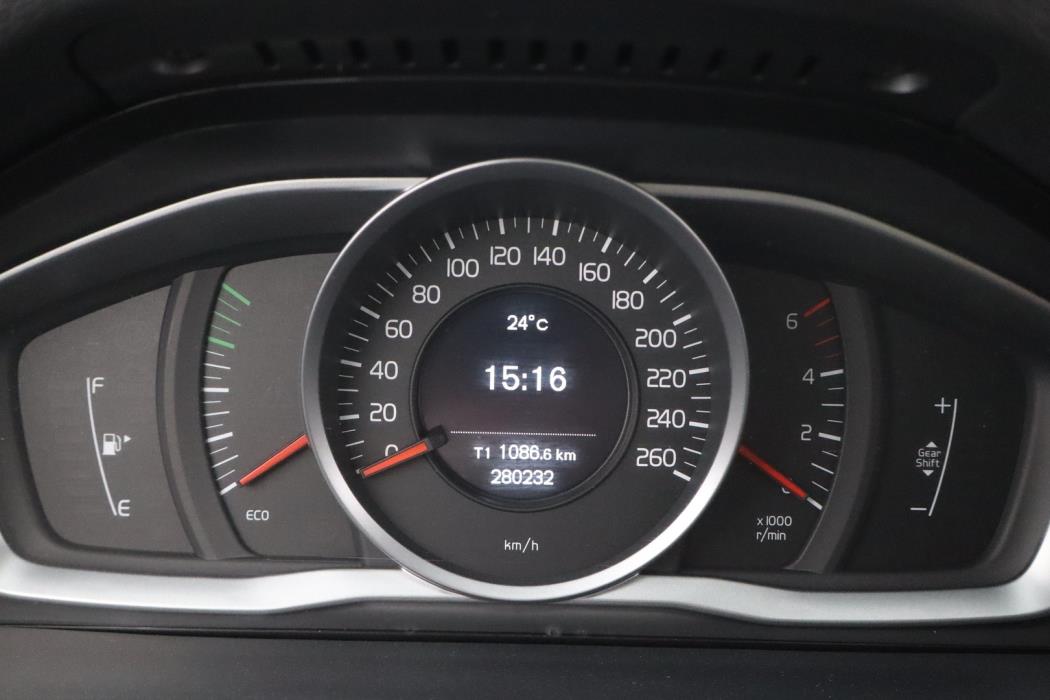 VOLVO V60 2015