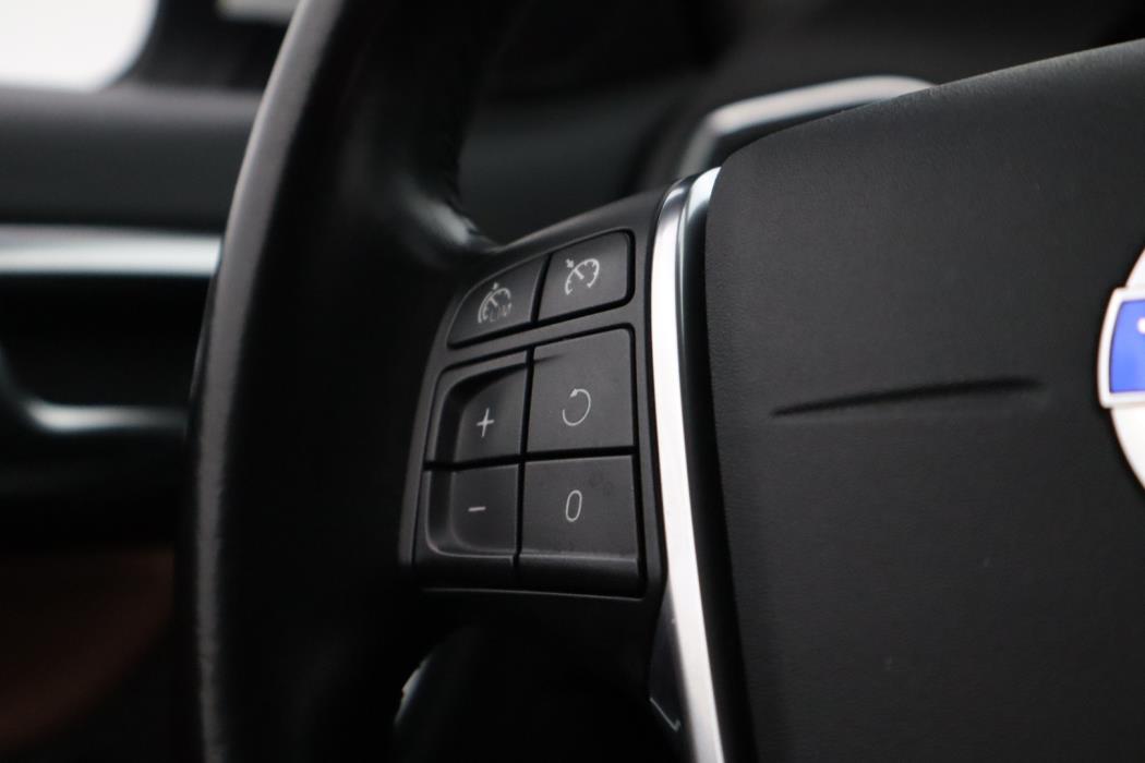 VOLVO V60 2015