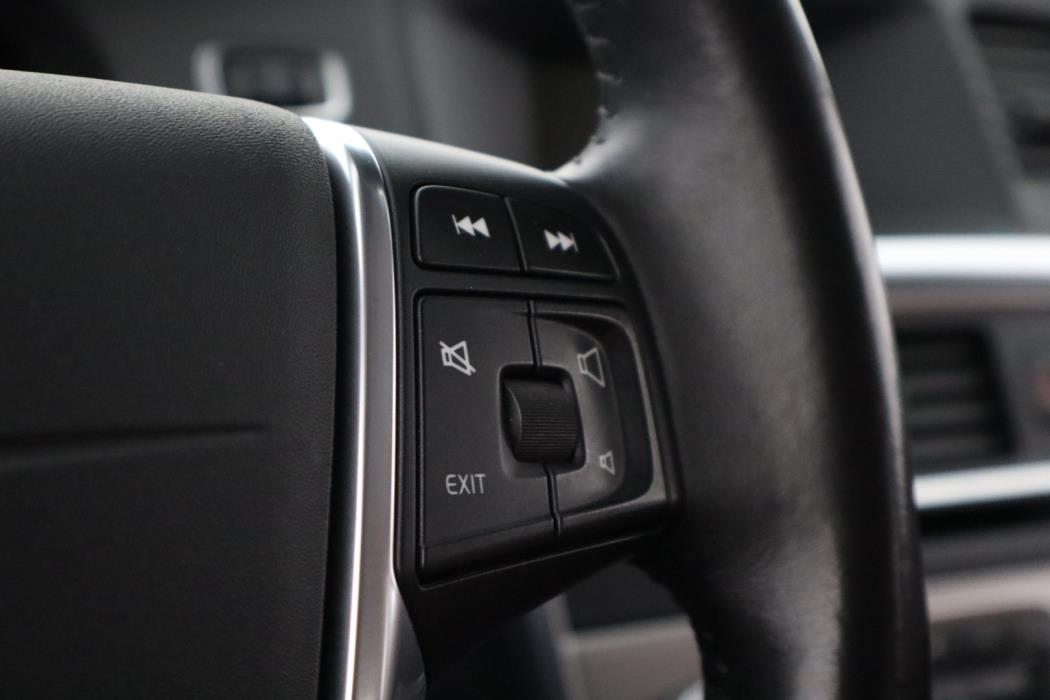 VOLVO V60 2015