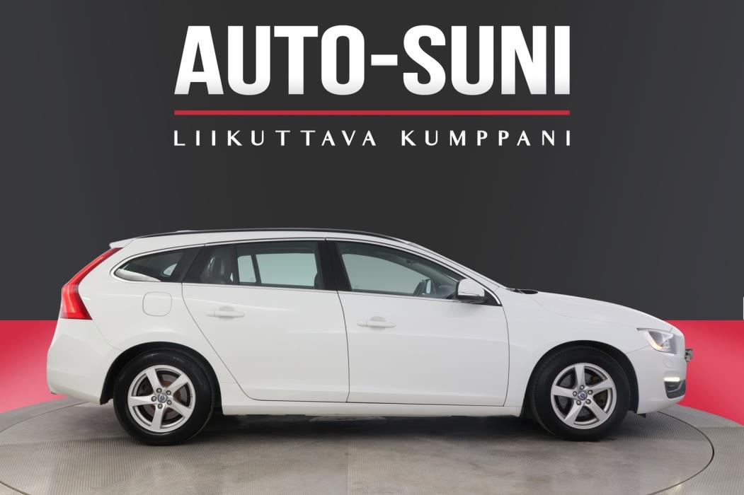 VOLVO V60 2015