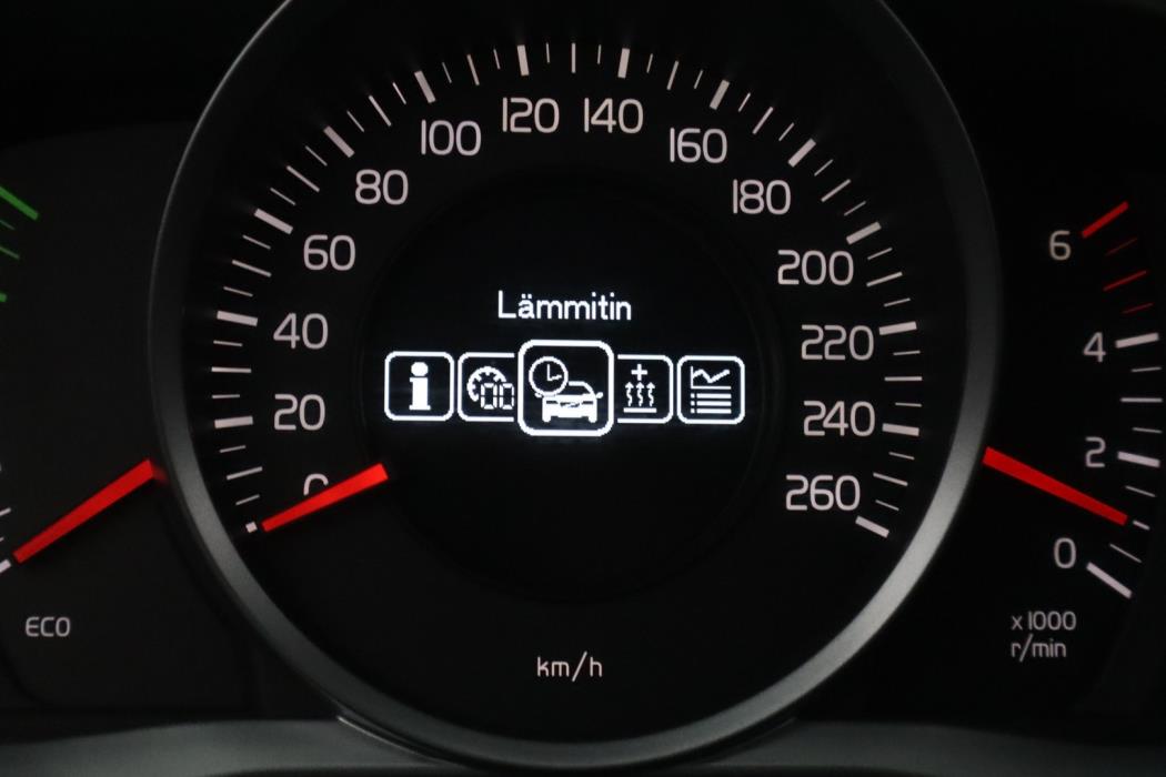 VOLVO V60 2015
