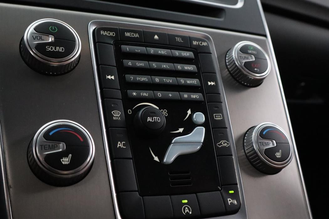 VOLVO V60 2015