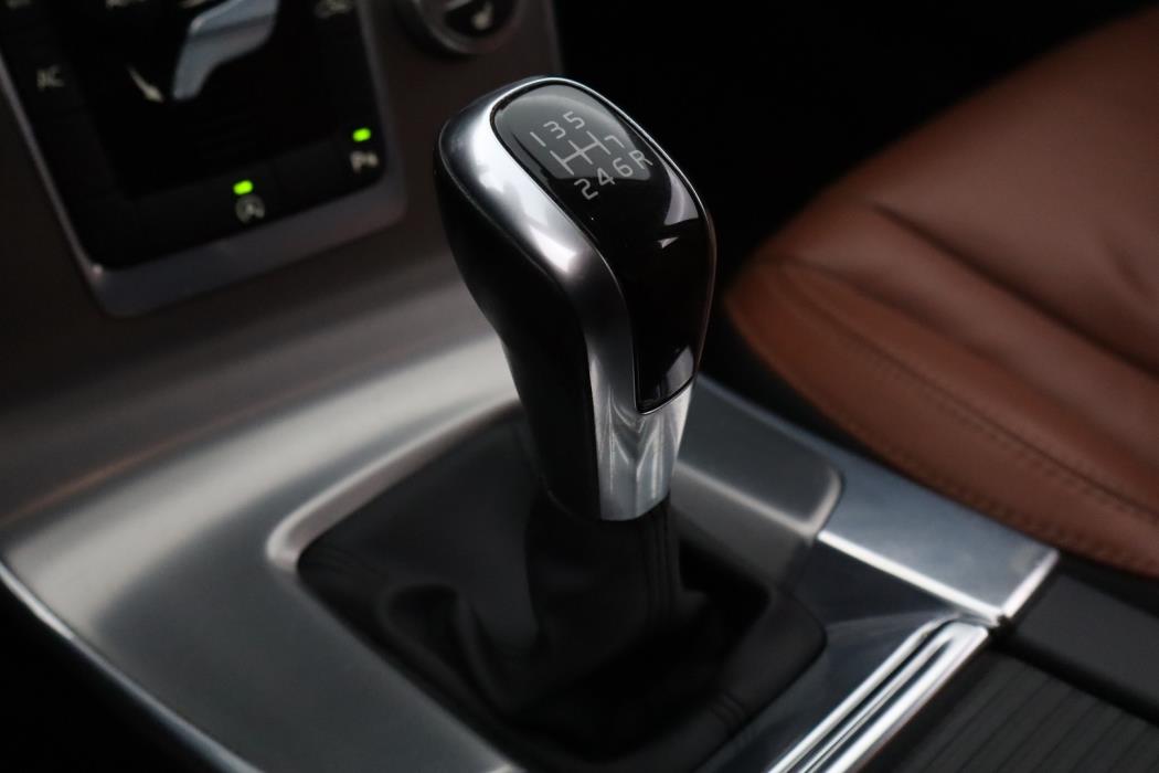 VOLVO V60 2015
