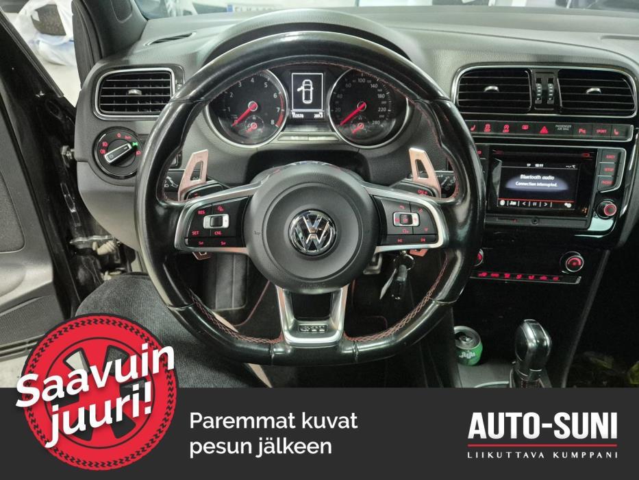 VOLKSWAGEN Polo 2015