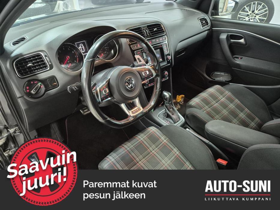 VOLKSWAGEN Polo 2015