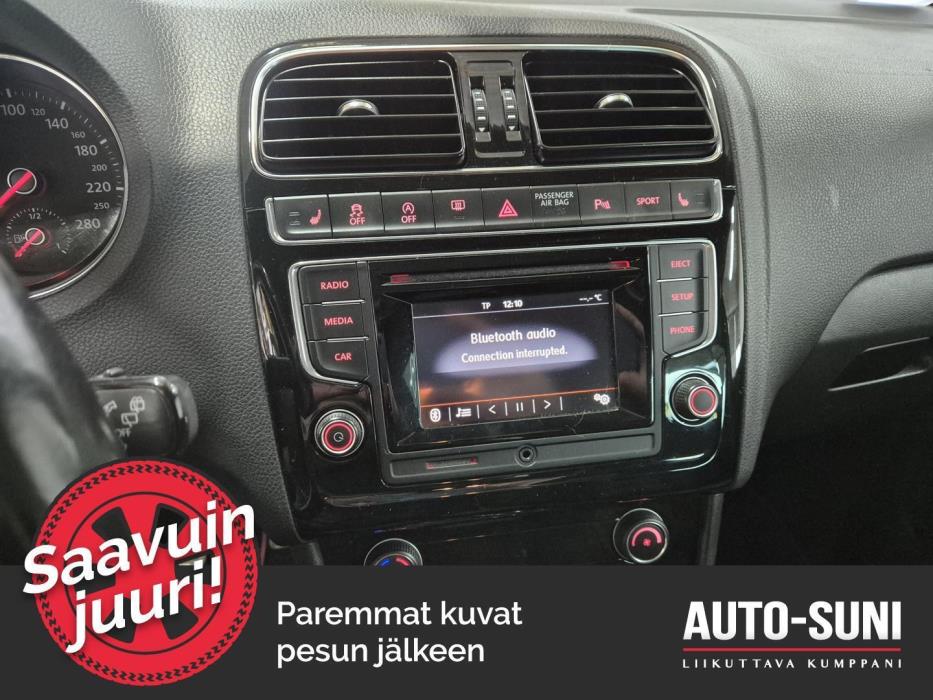 VOLKSWAGEN Polo 2015