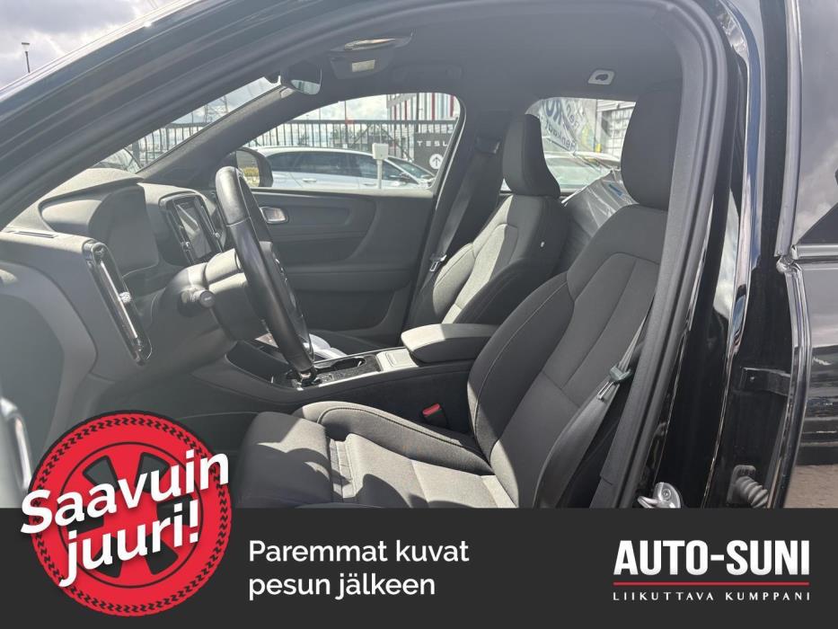 VOLVO XC40 2023