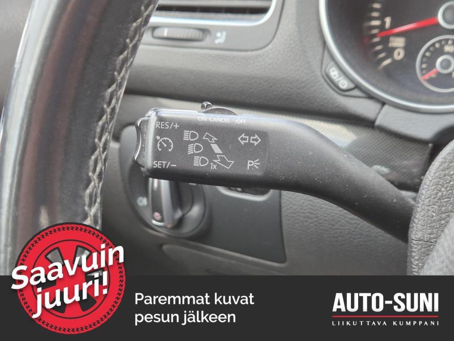 VOLKSWAGEN Golf 2012