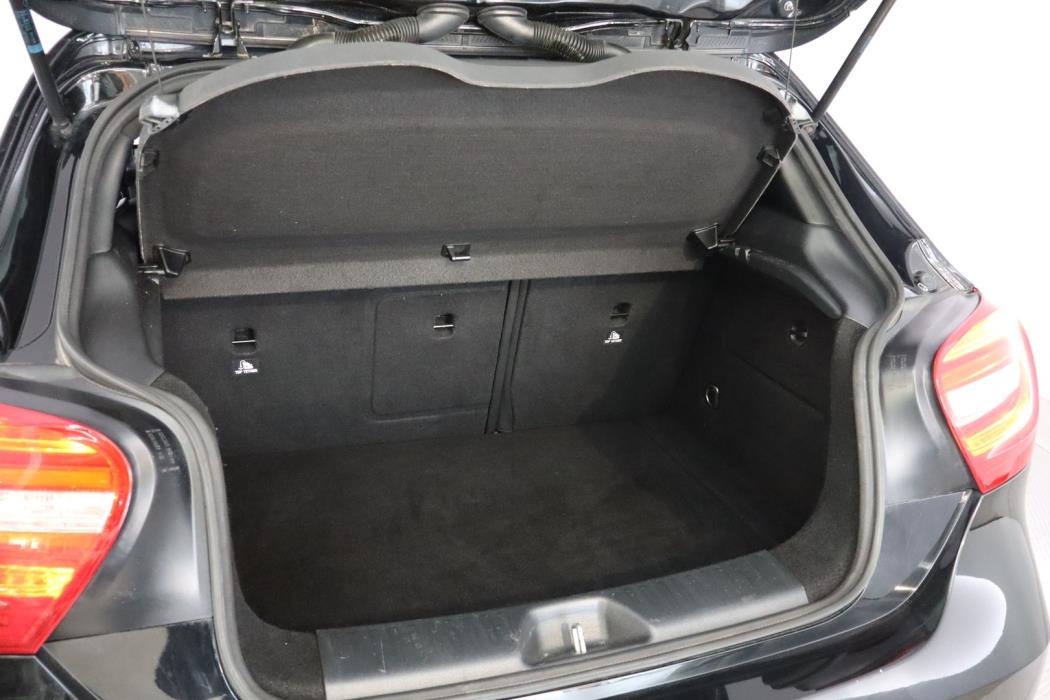MERCEDES-BENZ A 2014