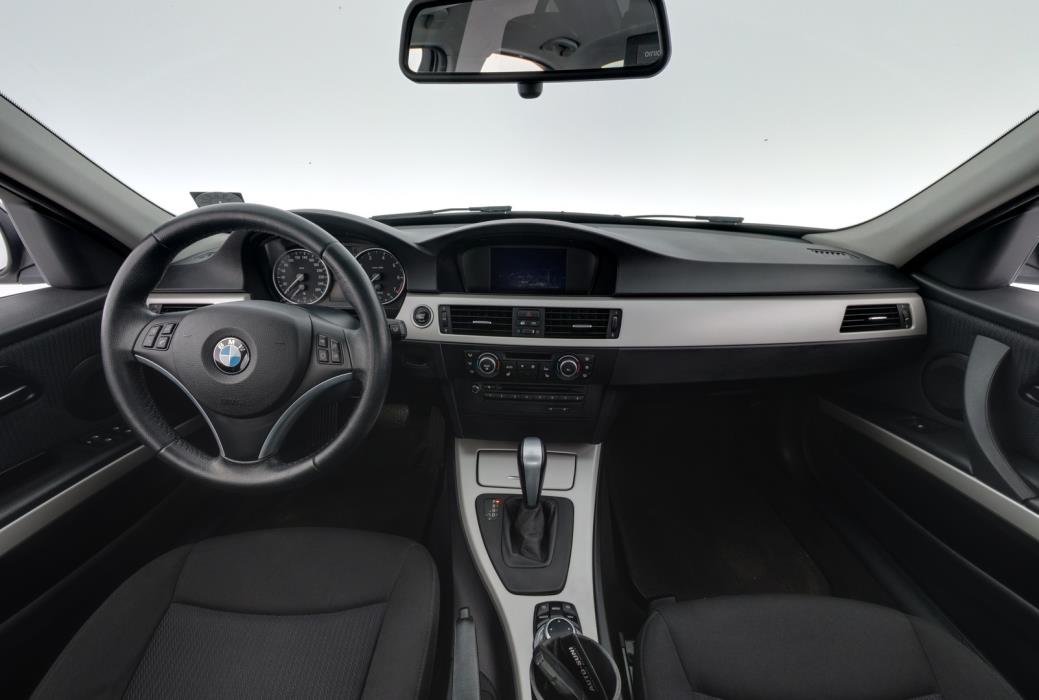 BMW 318 2011