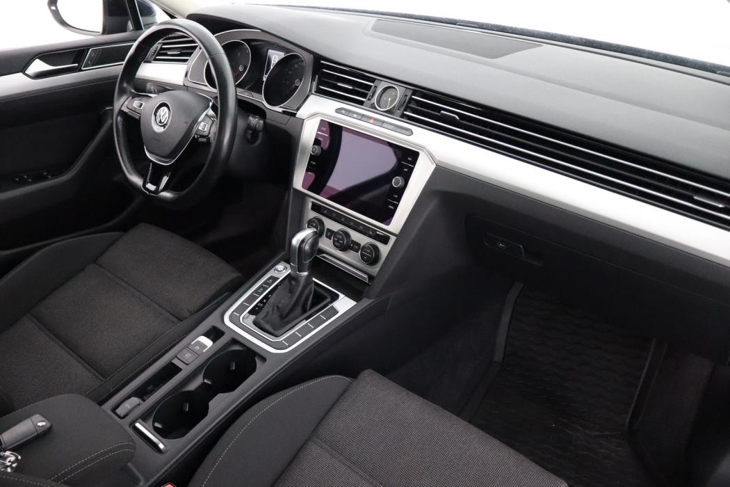 VOLKSWAGEN Passat 2018