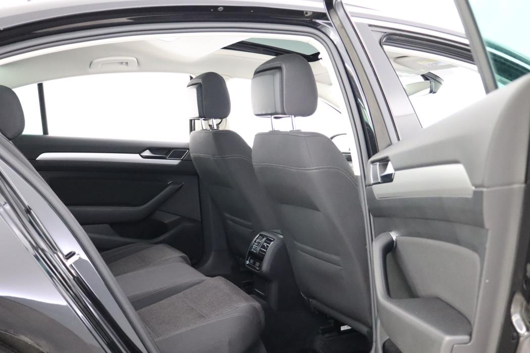 VOLKSWAGEN Passat 2018