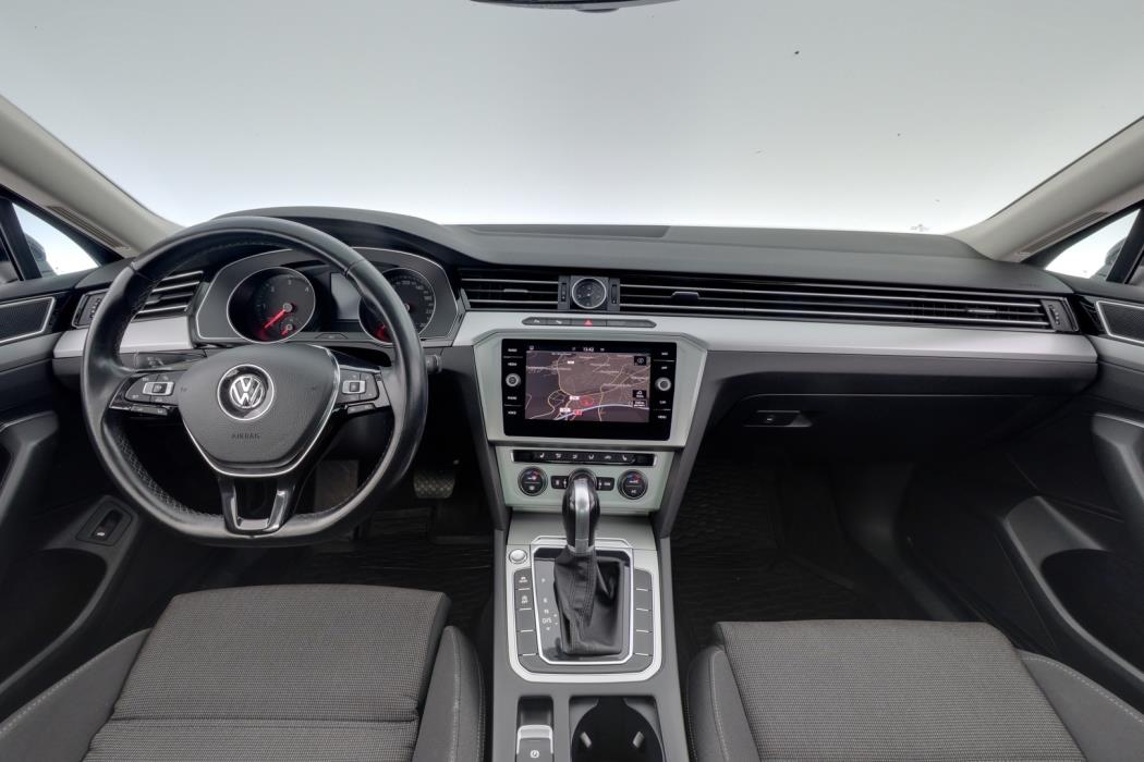 VOLKSWAGEN Passat 2018