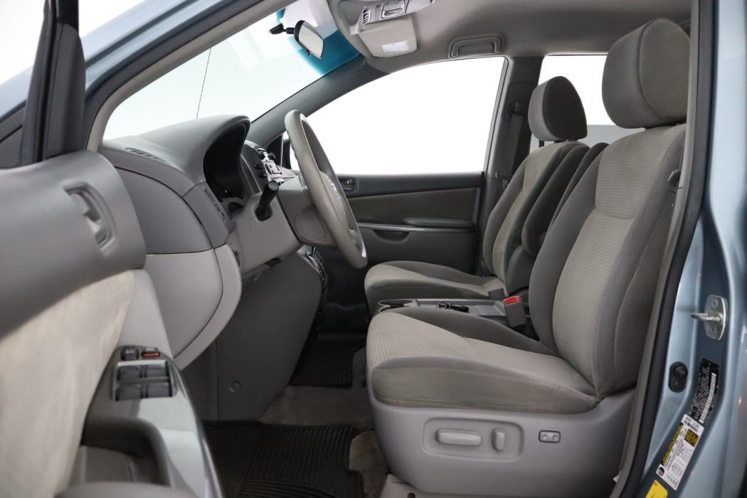 TOYOTA Sienna 2009