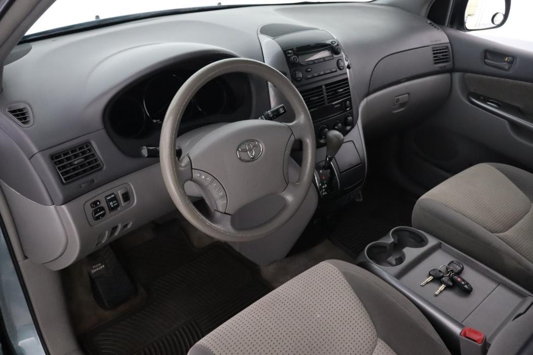 TOYOTA Sienna 2009