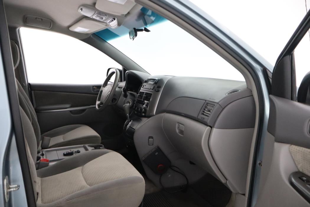 TOYOTA Sienna 2009