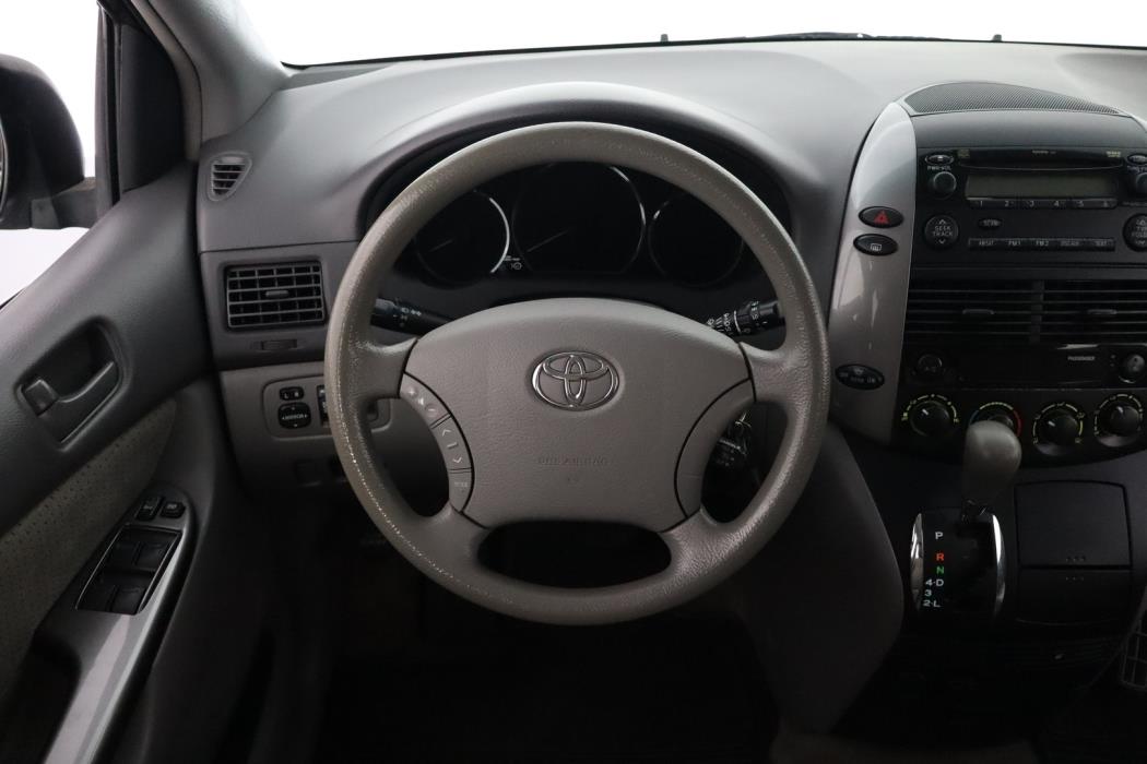 TOYOTA Sienna 2009