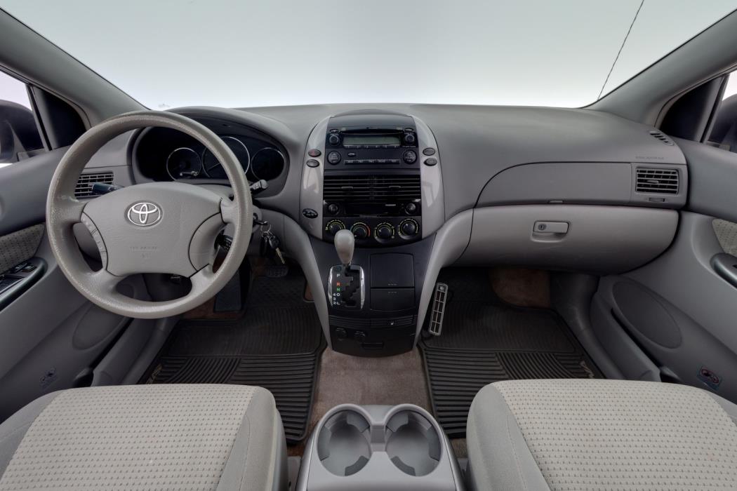 TOYOTA Sienna 2009