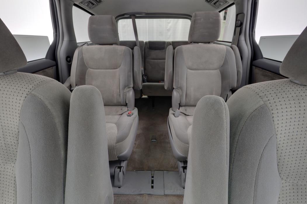 TOYOTA Sienna 2009