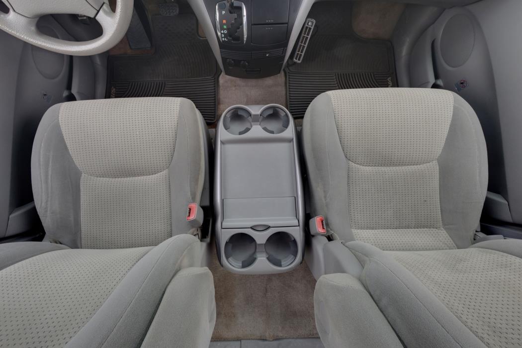 TOYOTA Sienna 2009