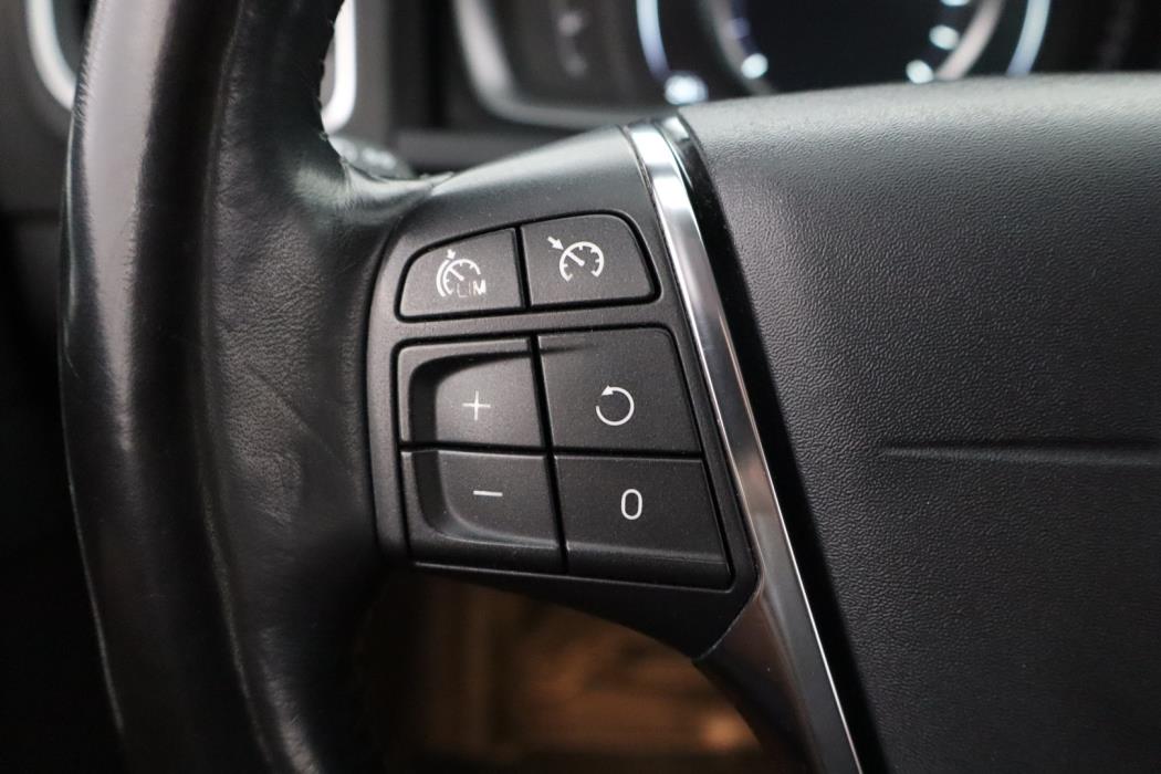 VOLVO V60 2015