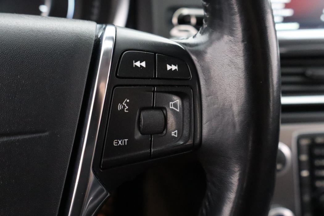 VOLVO V60 2015