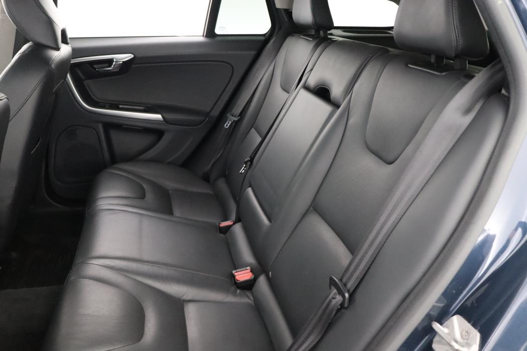 VOLVO V60 2015