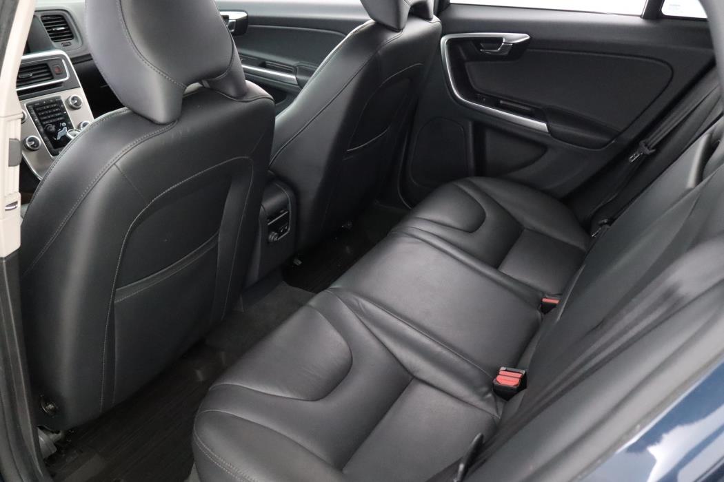 VOLVO V60 2015