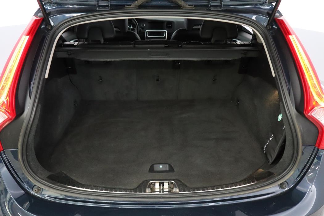 VOLVO V60 2015