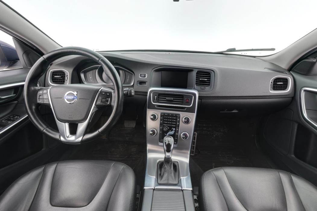 VOLVO V60 2015