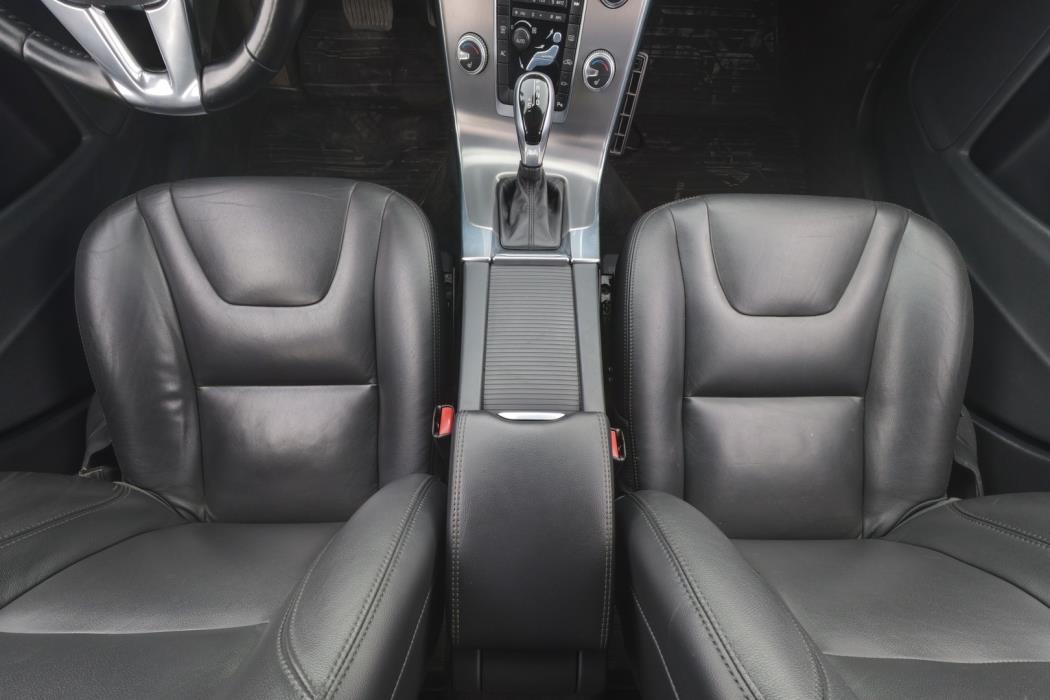 VOLVO V60 2015