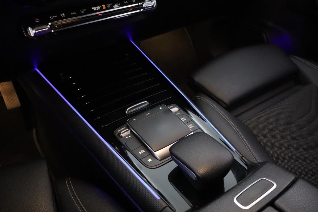 MERCEDES-BENZ GLB 2021
