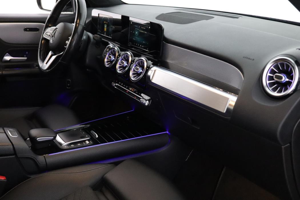 MERCEDES-BENZ GLB 2021