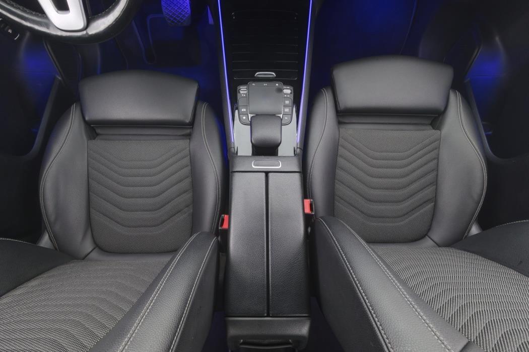 MERCEDES-BENZ GLB 2021