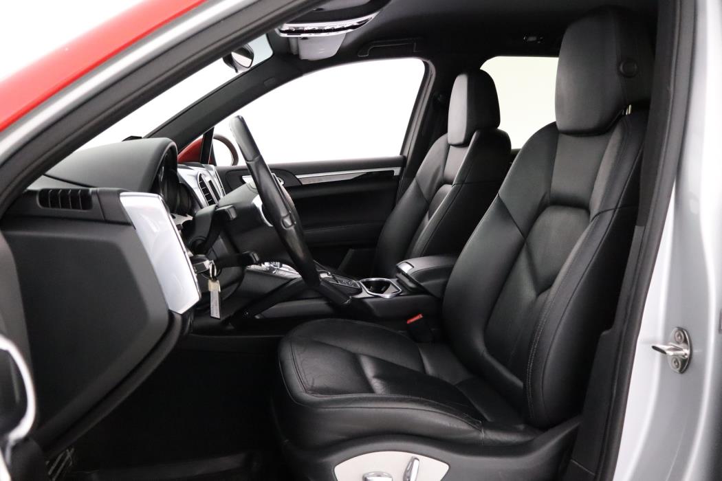 PORSCHE Cayenne 2012