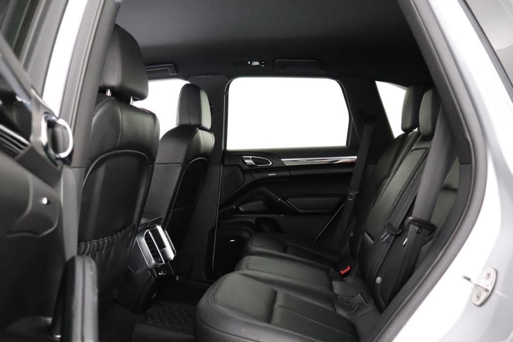 PORSCHE Cayenne 2012