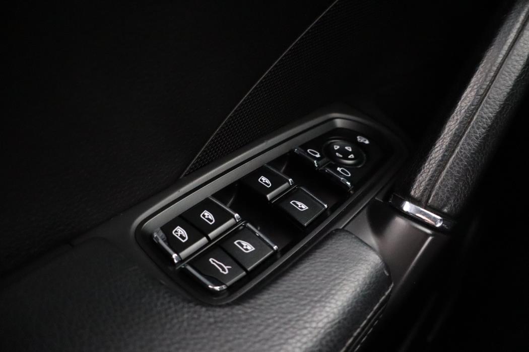 PORSCHE Cayenne 2012