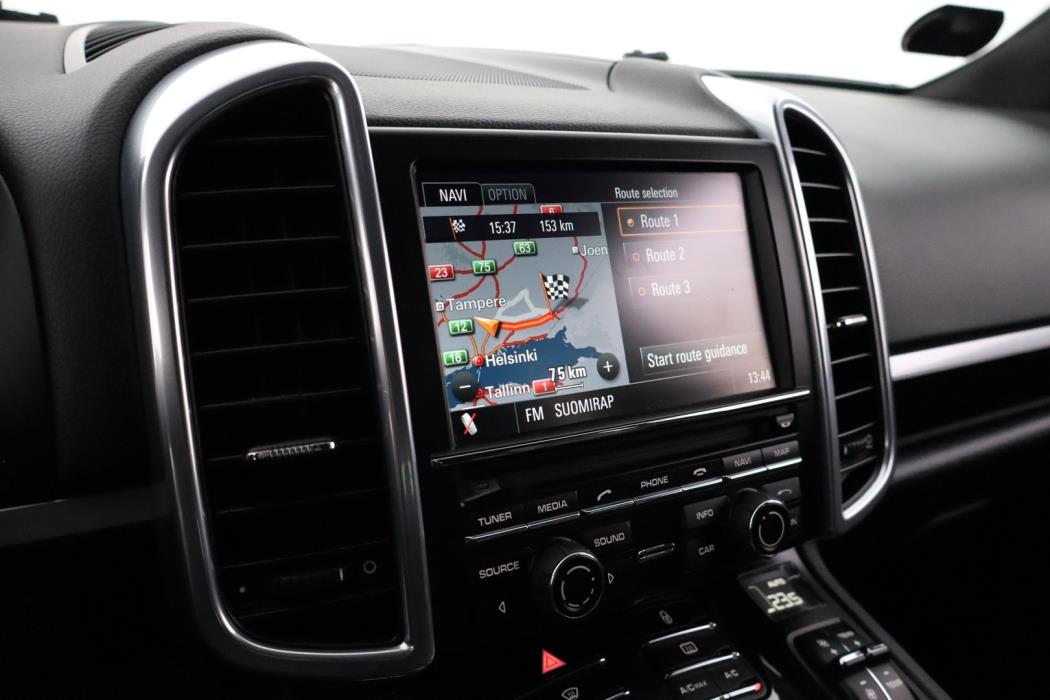 PORSCHE Cayenne 2012