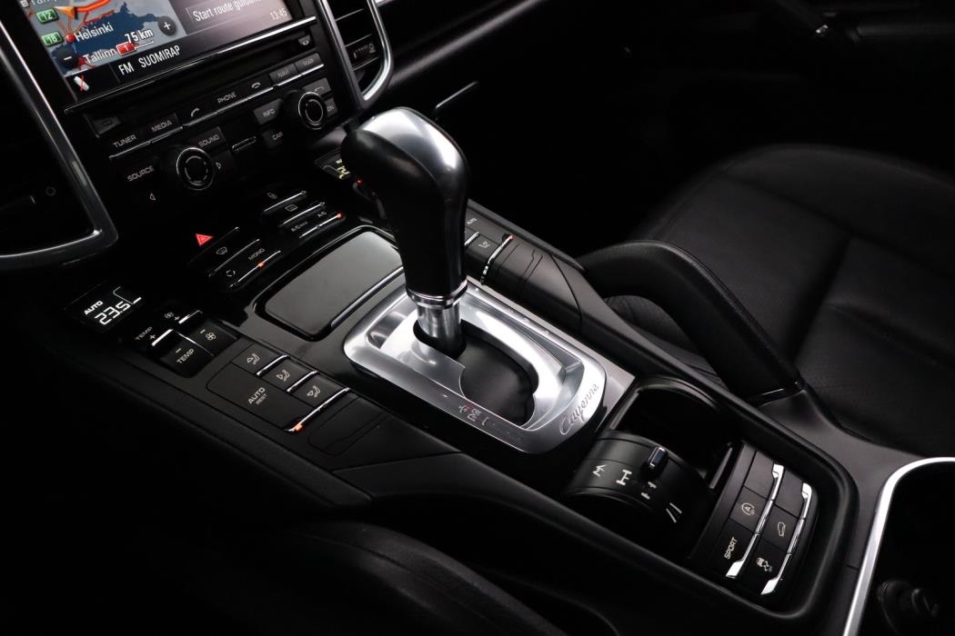 PORSCHE Cayenne 2012