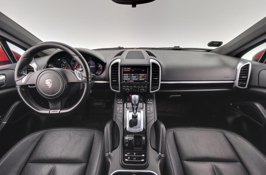 PORSCHE Cayenne 2012