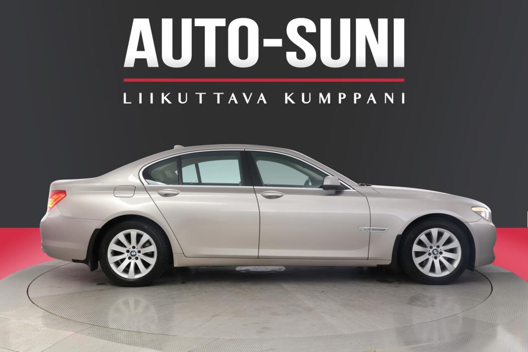 BMW 740 2011
