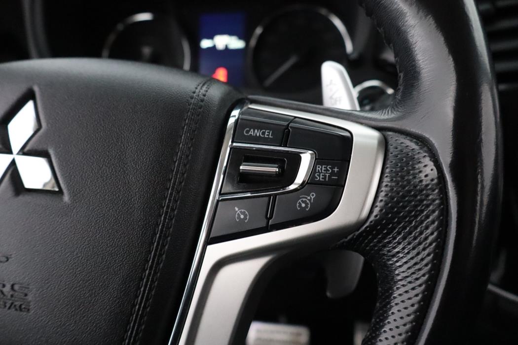 MITSUBISHI Outlander PHEV 2016