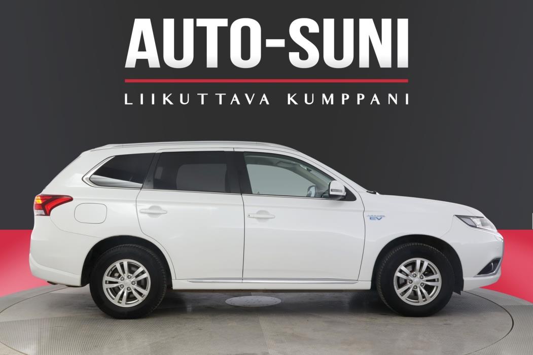 MITSUBISHI Outlander PHEV 2016
