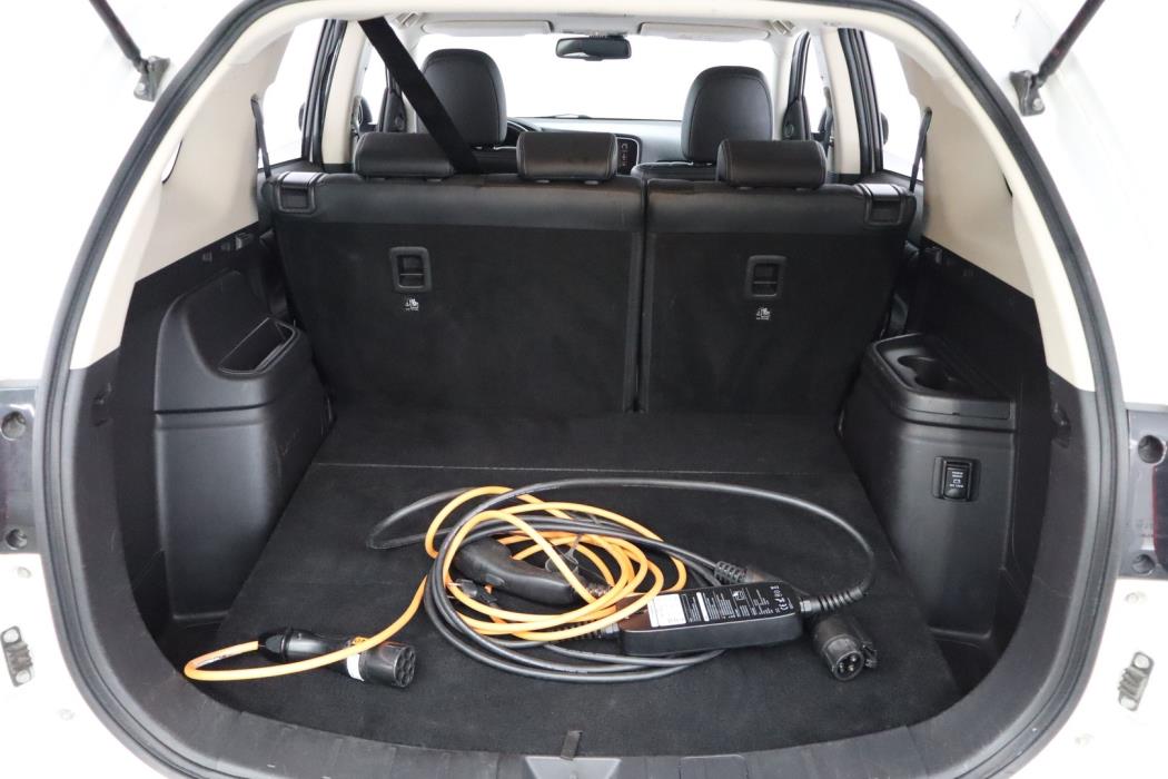 MITSUBISHI Outlander PHEV 2016