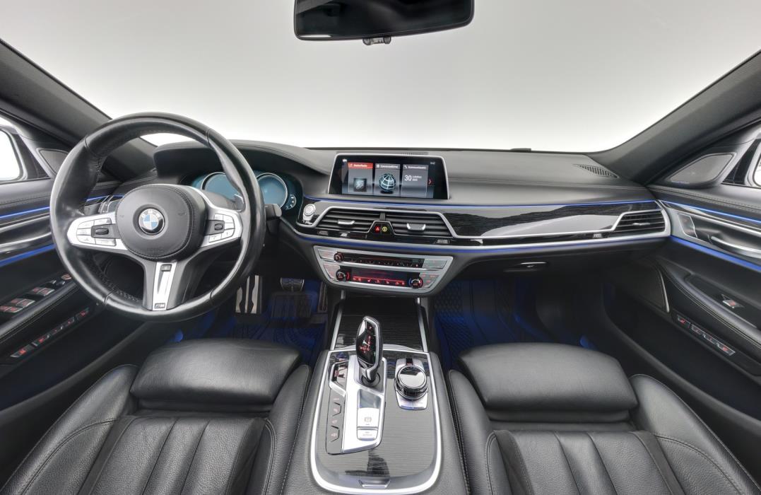 BMW 740 2018