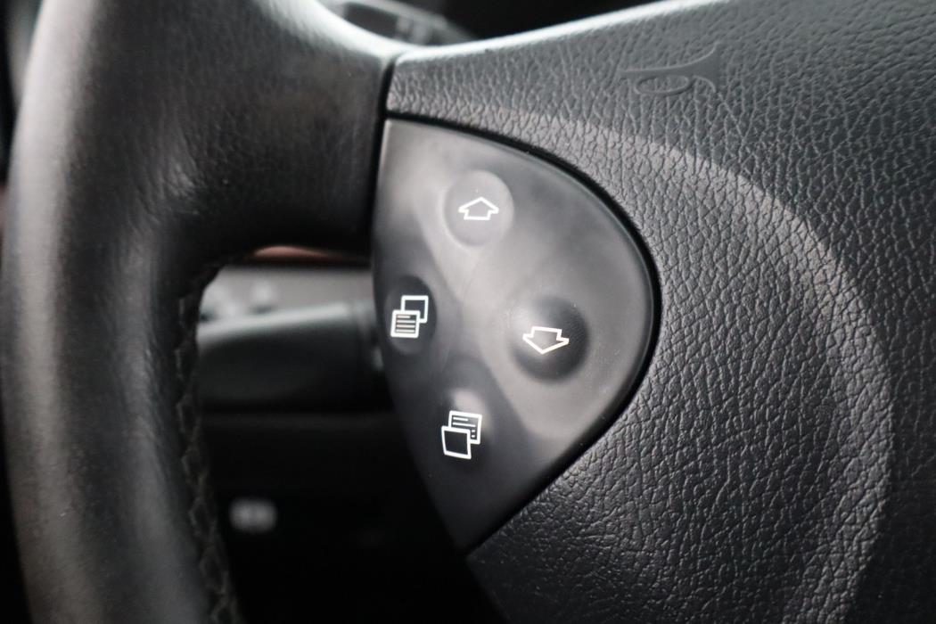 MERCEDES-BENZ E 2005